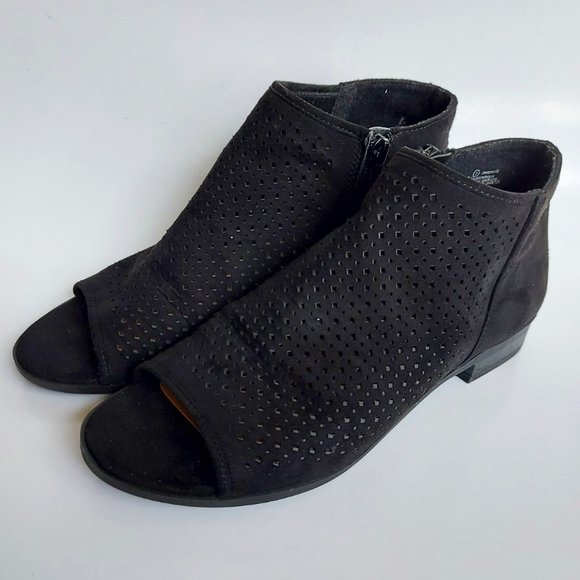 Size 7 Black Perforated Ankle Sandals - Picture 2 of 8
